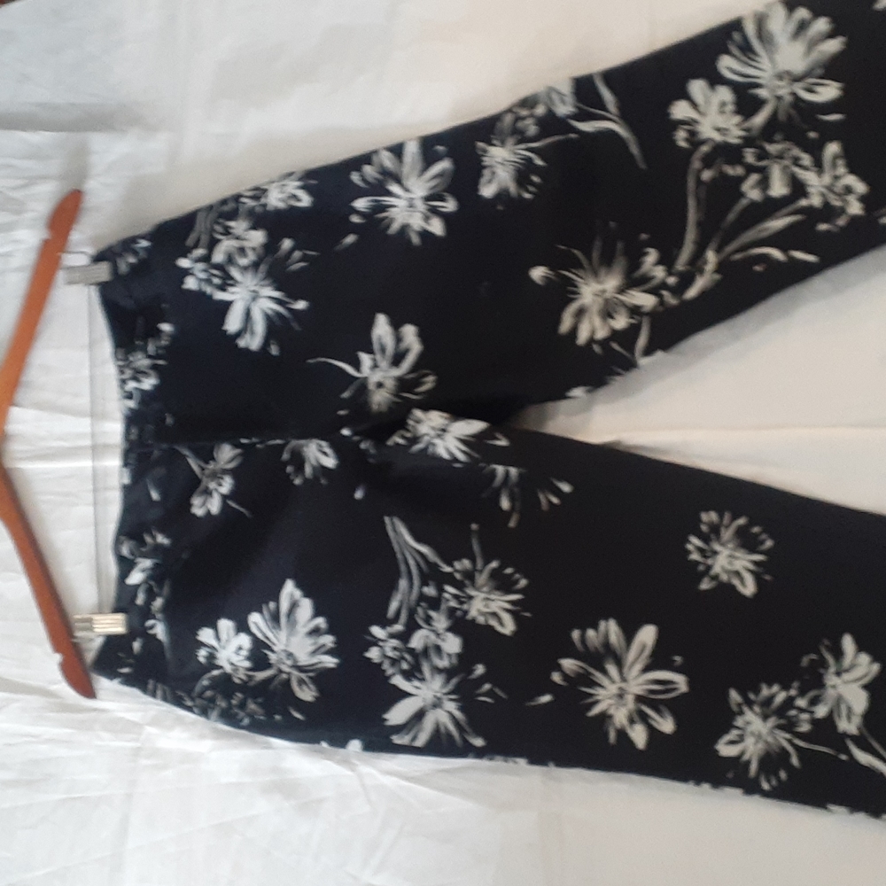 Chaps women's black white crop stretch pants size 6 - Picture 2 of 12